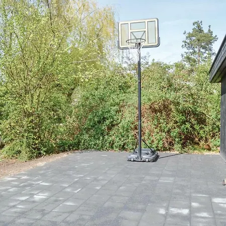 Three-bedroom In Feriehus *